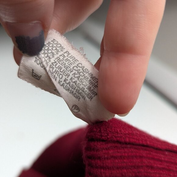 James Pringle 100% Cashmere Red Scottish Fashions V Neck Sweater Size 44 - Picture 7 of 14